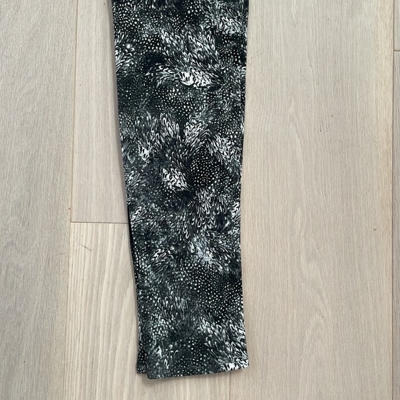 Paige printed skinny jeans (black and white), size 24 - Picture 10 of 10